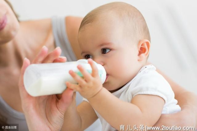 奶粉喂养的宝宝和母乳喂养的宝宝，差的不只是喂养方式，还有这些