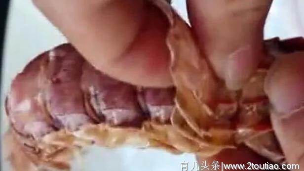 海边人吃皮皮虾，找到这个“拉链”，5秒剥一个，网友：厉害了！