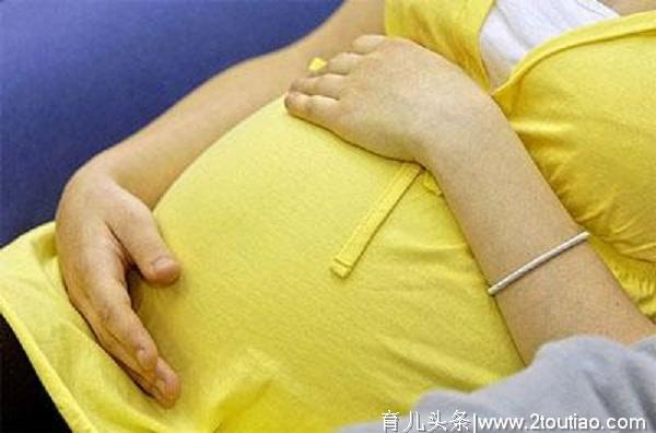 孕期同房有讲究，避开这两个阶段，对孕妇和胎儿都有利！