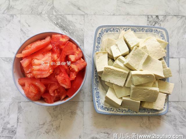 周末下雨天，晚餐做了这道菜，有菜有肉还有汤，儿子明天还要吃