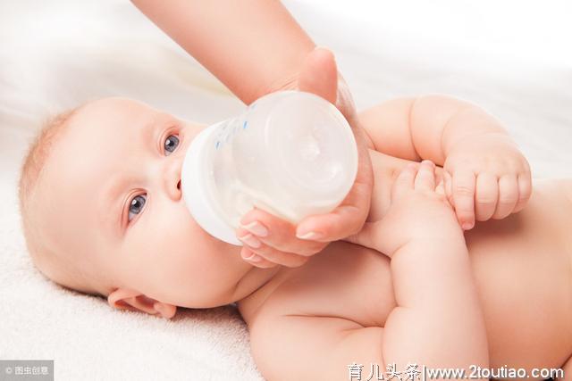 刚满月宝宝，每天就只喝母乳，连水都不喝，但是维生素AD一定要补