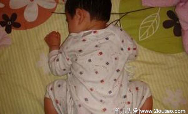 这四个小动作，说明宝宝已经困了，再不哄睡孩子很难受！