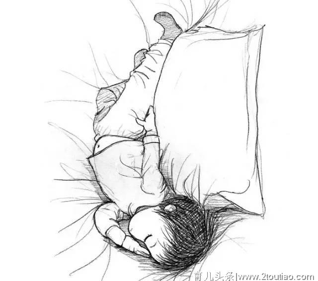宝宝多大需要用枕头？担心孩子睡偏头做到3点不用愁