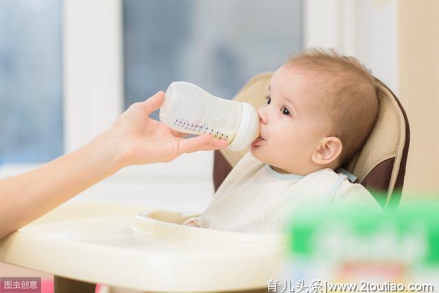 母乳喂养的宝宝吃配方粉后呕吐、腹泻，这可怎么办？