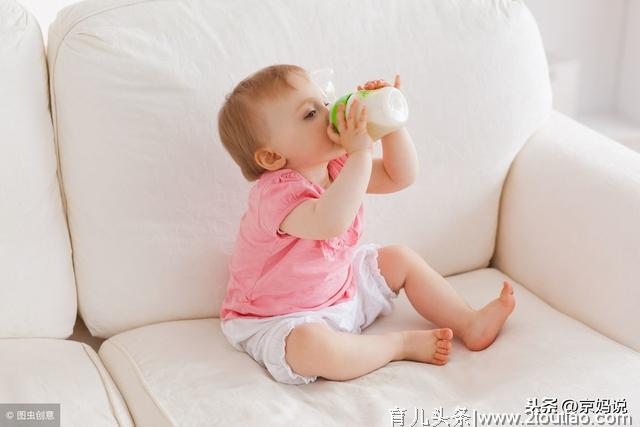2岁宝宝如何科学喝奶？把握春季长个，除喝奶补钙，还要做好4点
