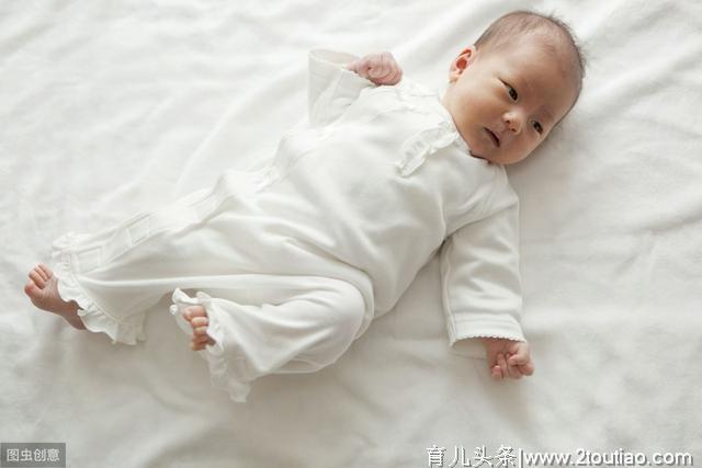 不同月龄宝宝对衣服有不同的需求！新手妈妈别给宝宝穿错了
