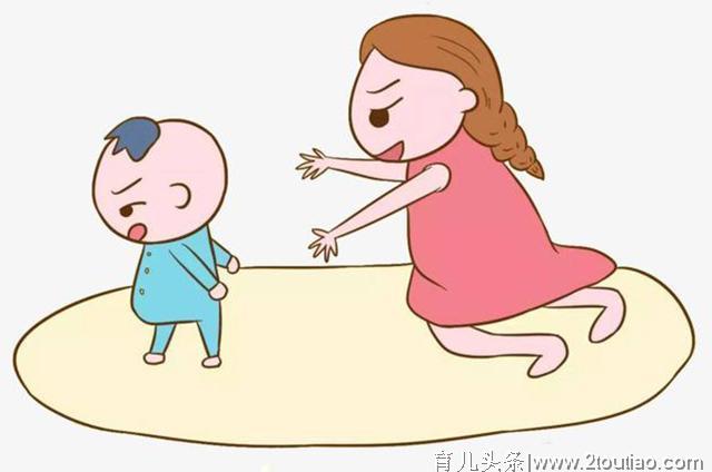 1岁左右宝宝学习走路，妈妈学会七种引导方式，让宝宝走路更平稳