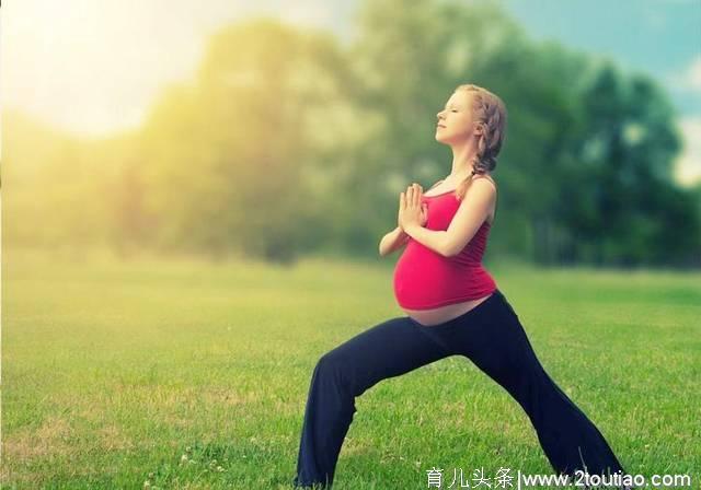 孕晚期每天散步多长时间才能帮助顺产？影响顺产的有哪些因素？