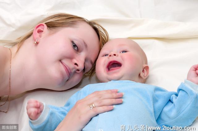 初乳对宝宝很重要，哺乳期这两点也应早了解，科学开启母乳喂养