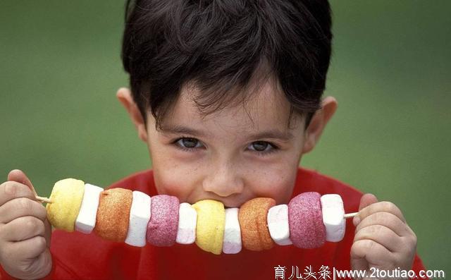孩子"满口烂牙"错的不是糖，是家长给糖的方式！这样吃孩子更健康