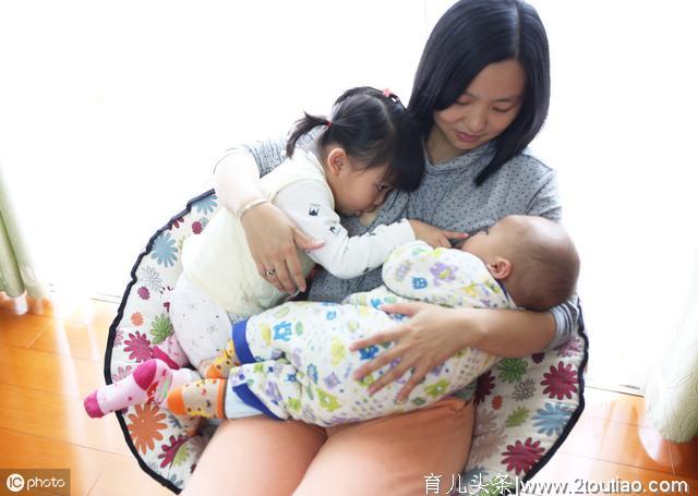 母乳喂养涨奶不长肉？哺乳期做几件事，宝宝吃得饱，妈妈瘦得巧