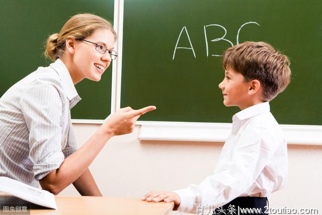 孩子英语启蒙几岁开始更好？不要依赖教育机构，妈妈比老师更重要