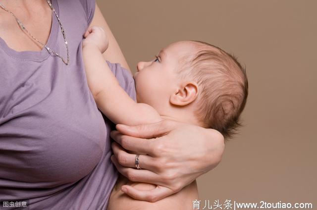 母乳喂养过程中，如果妈妈有这3个行为，可能是在坑宝宝