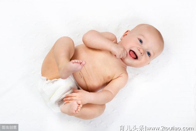 月嫂在照顾宝宝的时候，可让宝宝做这2个运动，促进4肢发育