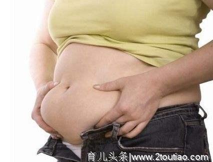 生完孩子肚子还像5个月孕妇，5个动作让你恢复小腰精
