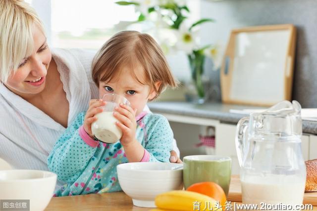 学龄前儿童的饮食均衡非常重要，父母应该合理安排孩子的饮食