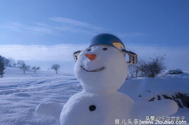 15000㎡超大场地，两条雪上滑道，多种娱雪活动，大人小孩都能玩