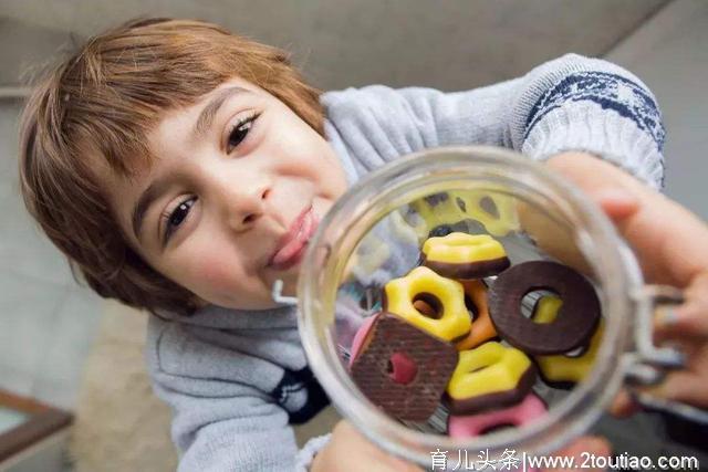 孩子爱吃零食？学会以下几点，让孩子吃得更健康