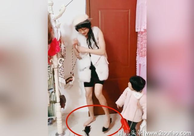 幼儿园亲子活动只让妈妈参加，宝妈出差不在家，爸爸的操作亮了