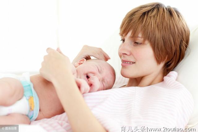 先喂母乳还是先喂奶粉？宝妈傻傻分不清，这些母乳喂养误区可别踩