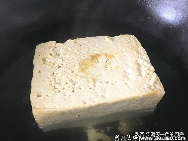 豆腐这做法真下饭，外焦里嫩口口香，上桌3分钟就会被扫光！