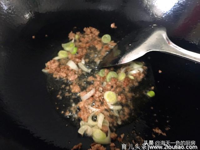 豆腐这做法真下饭，外焦里嫩口口香，上桌3分钟就会被扫光！