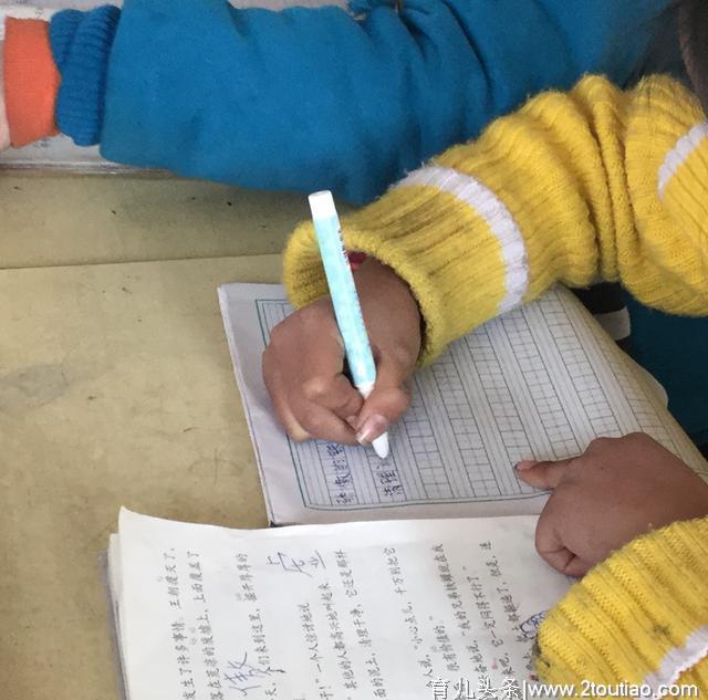 孩子过早近视，幼儿小学化教育的过早写字“功不可没”