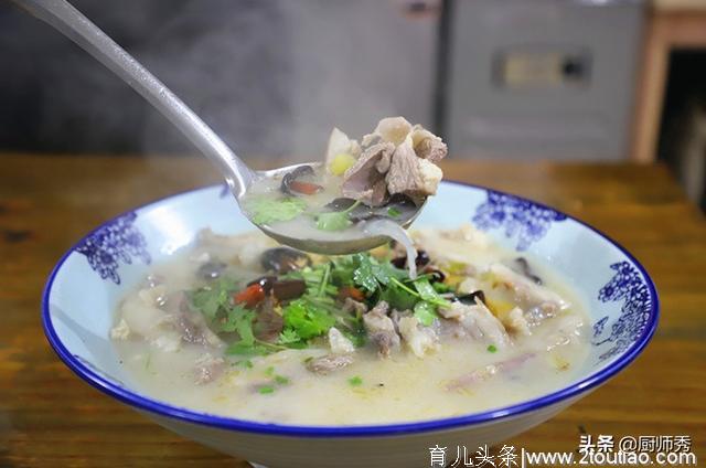 为什么饭店做的羊肉那么好吃？看看厨师长的方法，酸辣开胃又不膻