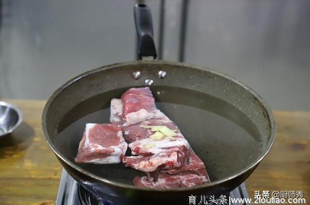 为什么饭店做的羊肉那么好吃？看看厨师长的方法，酸辣开胃又不膻