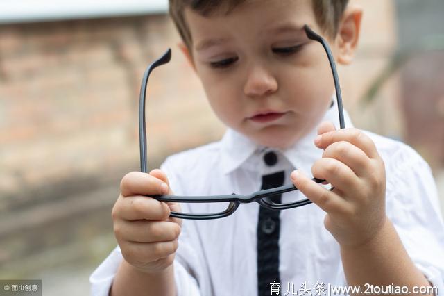 孩子会不会近视，6岁前很关键！预防方法在这