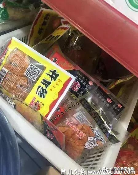 3.15暗访：学校周边辣条等五毛垃圾食品侵害孩子健康 电商成进货主渠道