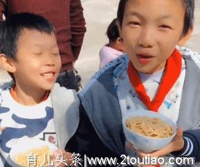 这个“会做饭”的小学校长火了！谢谢您给了孩子健康和温暖