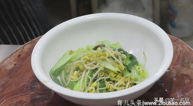 大厨分享“水煮肉片”的经典做法，图文清晰详细，特别适合在家做