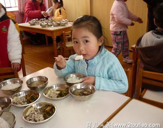 带娃做到“3觉”不睡、“2饭”不吃，宝宝脾胃好不积食、长个子