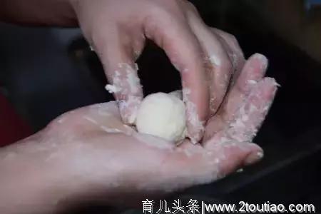 “危险辣条”只是冰山一角，告诉孩子：外出时这些食物都不要吃！