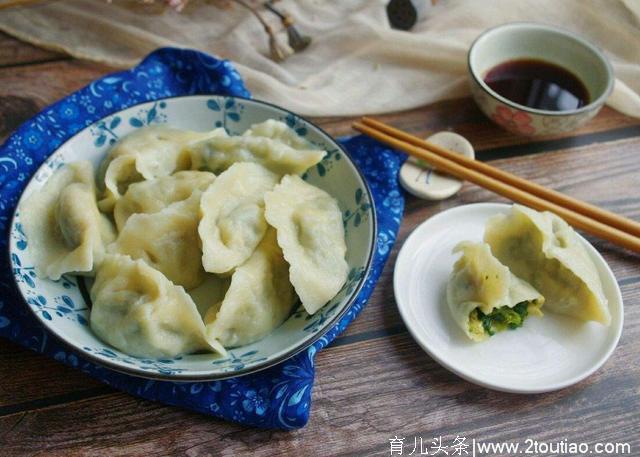 调韭菜馅，掌握这3个小技巧，韭菜不出水不变色，鲜香美味