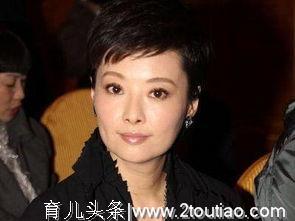 她经历过两段失败的婚姻，被前夫家暴孩子流产，如今三婚获得幸福