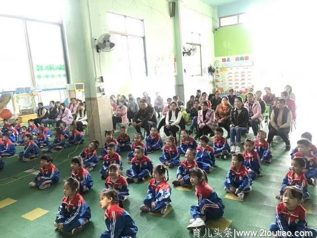 幼儿园的亲子活动，家长缺席不参加，竟会对孩子造成伤害