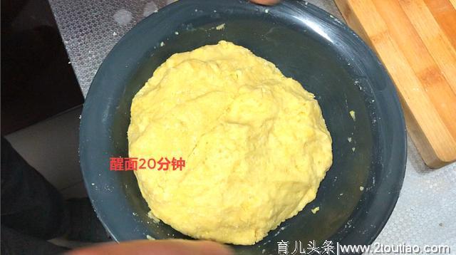 玉米面，万万别用冷水和温水和面了，如此做，比吃肉还香