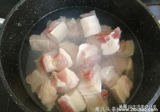 红烧肉该用：冰糖上色，还是白糖？记住这一点，否则发苦还油腻