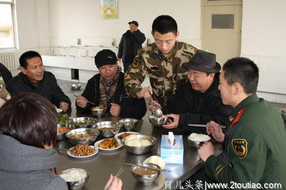 部队饭菜的回忆：这道菜是新兵的最爱却是老兵的噩梦，当兵的才懂