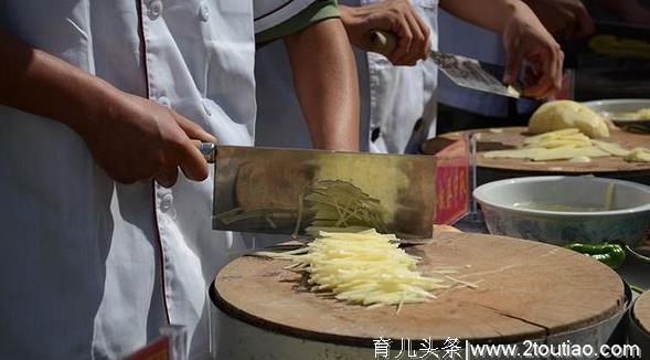 部队饭菜的回忆：这道菜是新兵的最爱却是老兵的噩梦，当兵的才懂