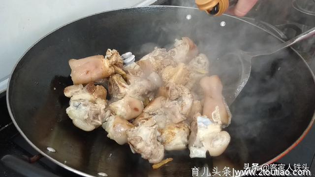 猪脚这一做法太好吃了，配料做法简单，软糯鲜香，看图片就流口水