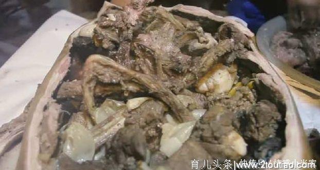 “大肉包”售价800元，切开的瞬间想哭，光石头占了一大半