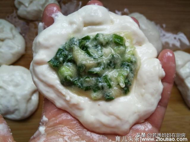 葱油饼新吃法，不用揉面，不用烫面，外酥里嫩，放凉了也不会硬