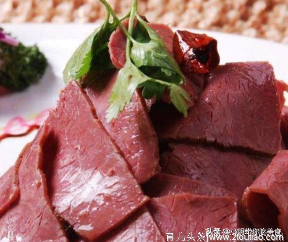 “假牛肉”是什么东西制作的？看完生产过程，我默默放下了筷子