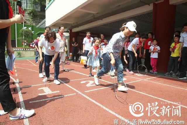 两人三足、滚铁环……还记得这些儿时的运动项目吗？这场亲子运动会带你体验