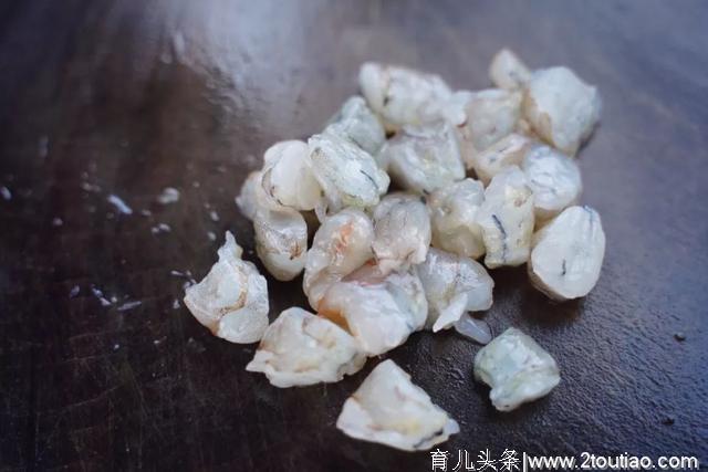 四月菠萝旺季，就吃菠萝炒饭！酸甜清新可口，好吃到一粒米都不剩