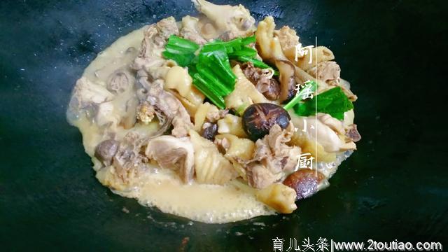 爱吃鸡肉的要收藏，简单一做，鸡肉嫩滑，原汁原味，一顿1只鸡！