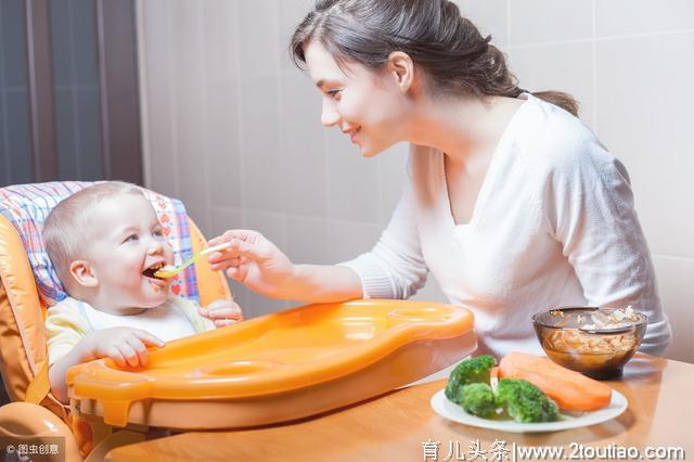 什么时间给宝宝添加辅食？不看月份看表现，过早过晚都不好